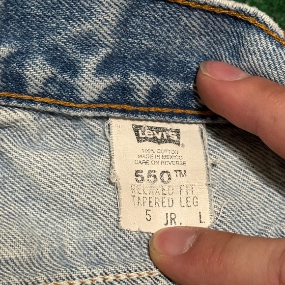 Vintage Levi’s 550 Light Wash Relaxed Fit Taper Womens 5 Jr 26x32 Jeans - Picture 4 of 12